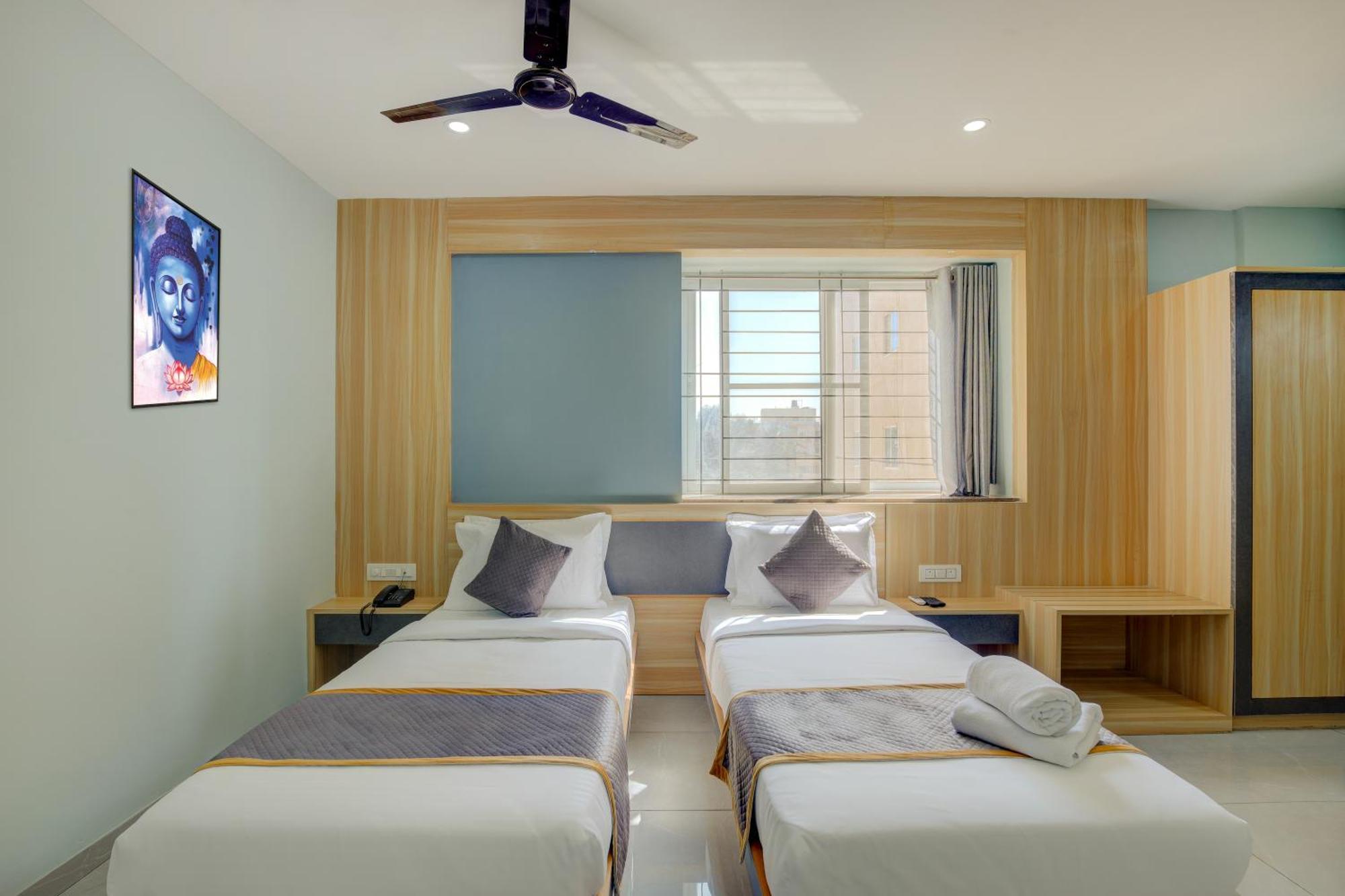 Hotel Park Lane Yelahanka Bangalore Esterno foto