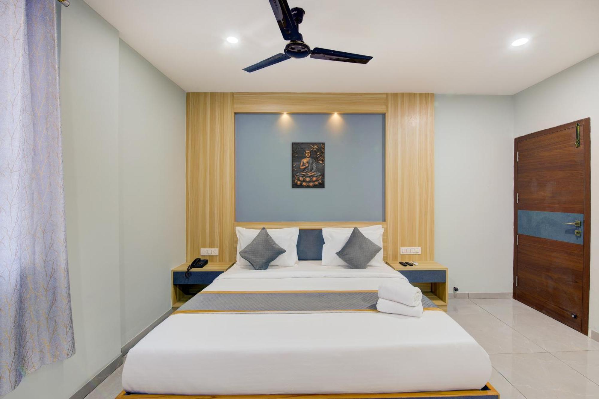 Hotel Park Lane Yelahanka Bangalore Esterno foto